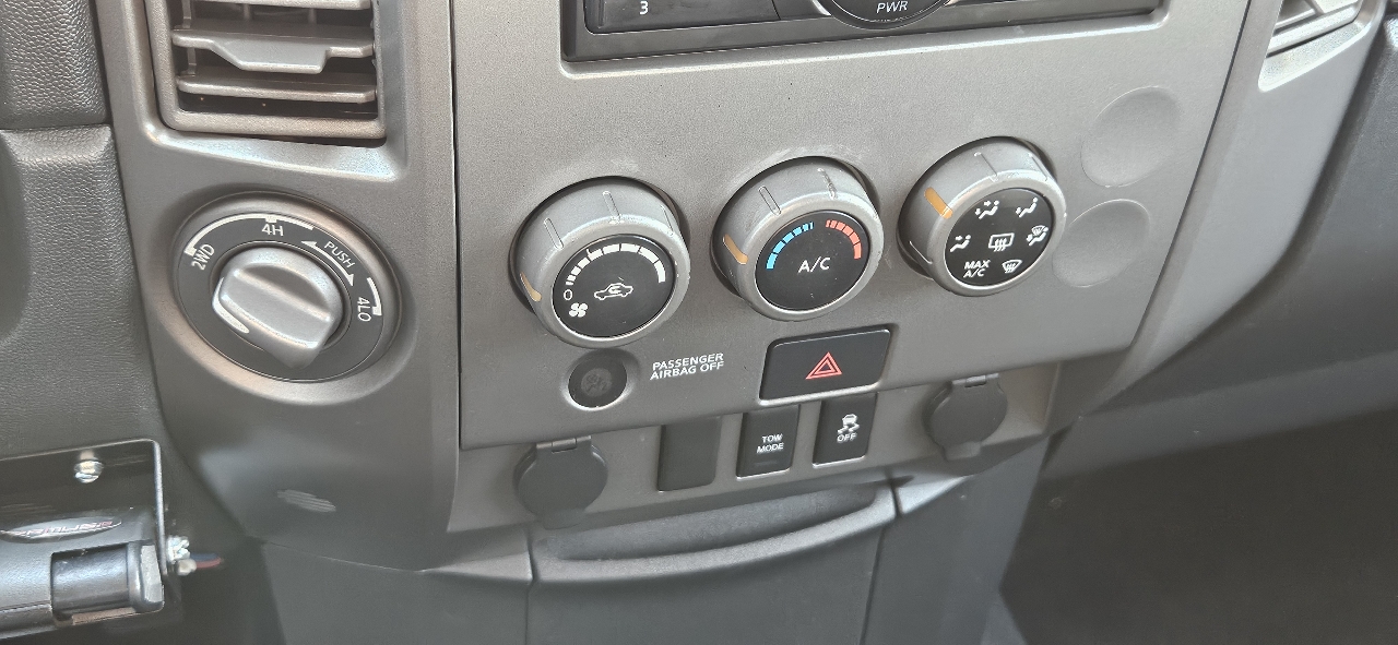 Nissan Titan 4WD Crew Cab SWB S 2012