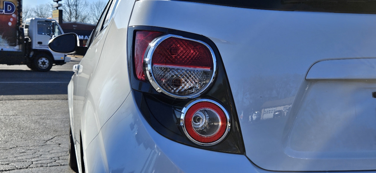 Chevrolet Sonic 5dr HB Manual LS 2013