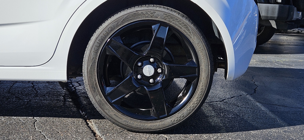 Chevrolet Sonic 5dr HB Manual LS 2013