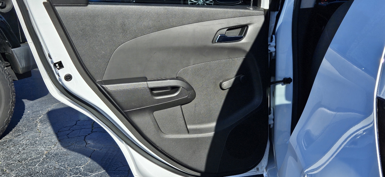 Chevrolet Sonic 5dr HB Manual LS 2013