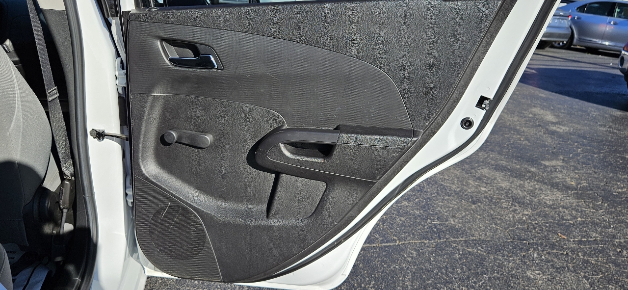 Chevrolet Sonic 5dr HB Manual LS 2013