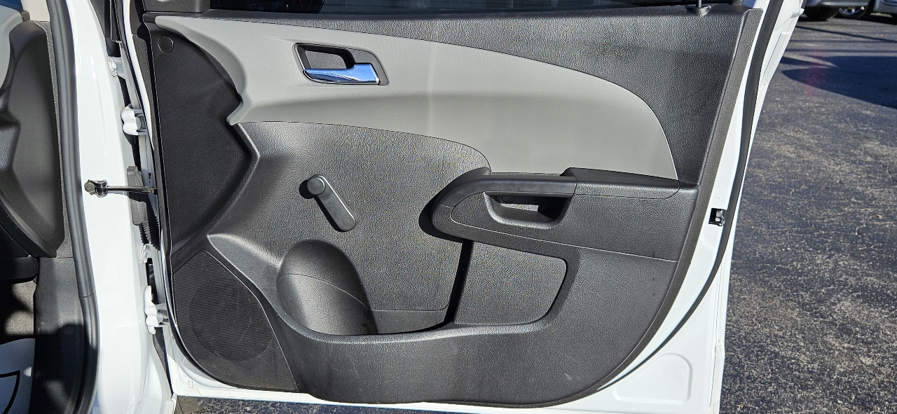 Chevrolet Sonic 5dr HB Manual LS 2013