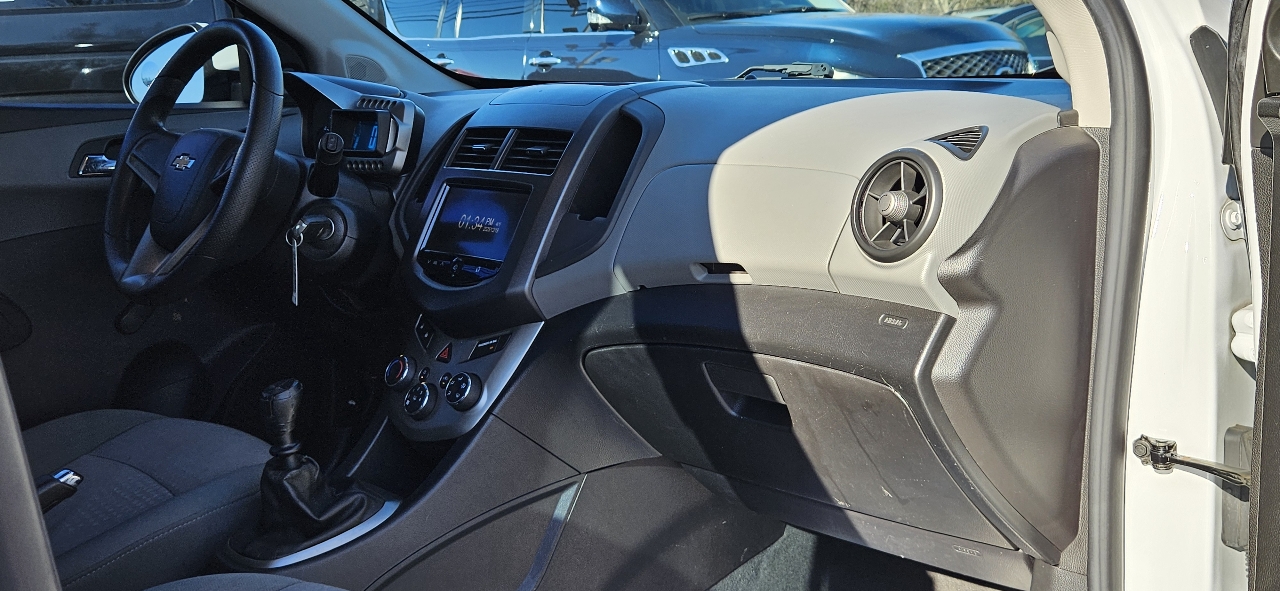 Chevrolet Sonic 5dr HB Manual LS 2013