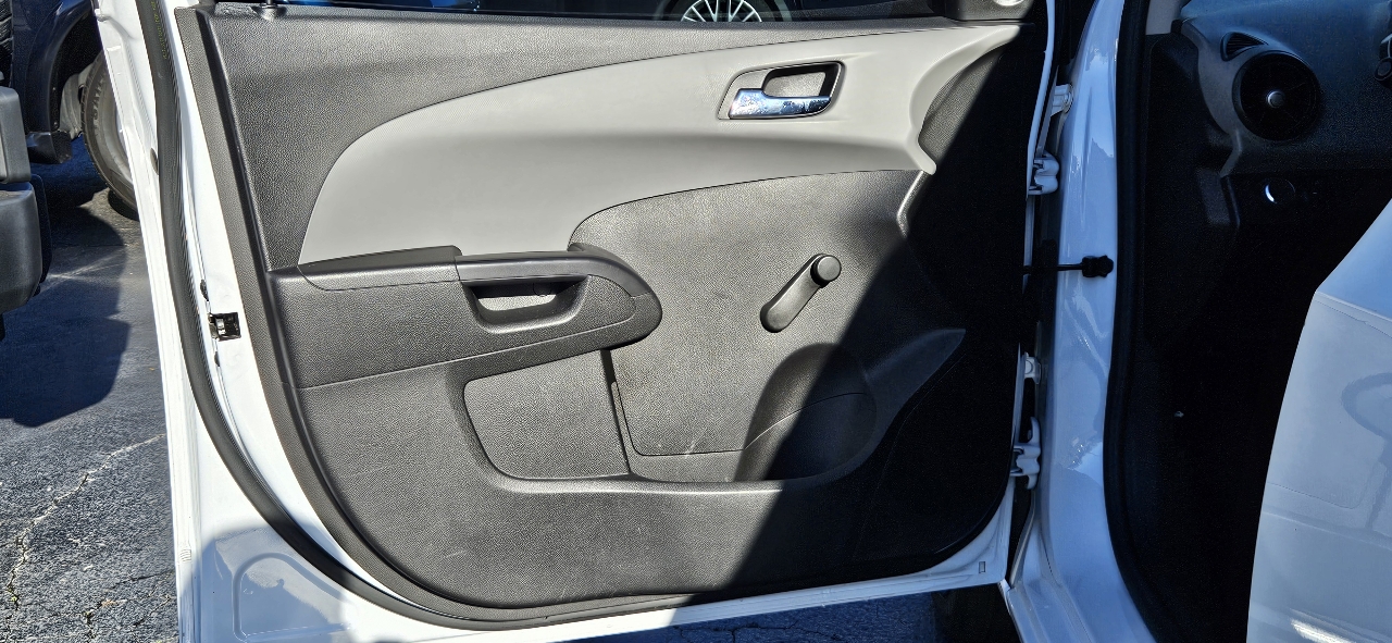 Chevrolet Sonic 5dr HB Manual LS 2013