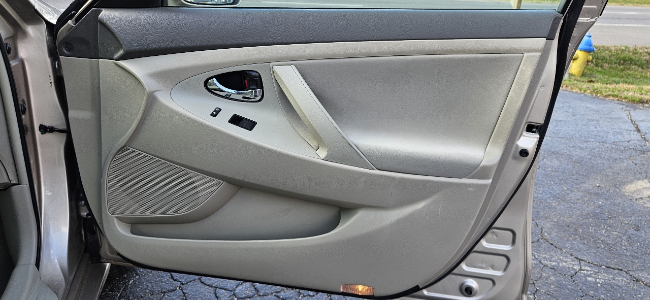 Toyota Camry 4dr Sdn V6 Auto LE (Natl) 2007