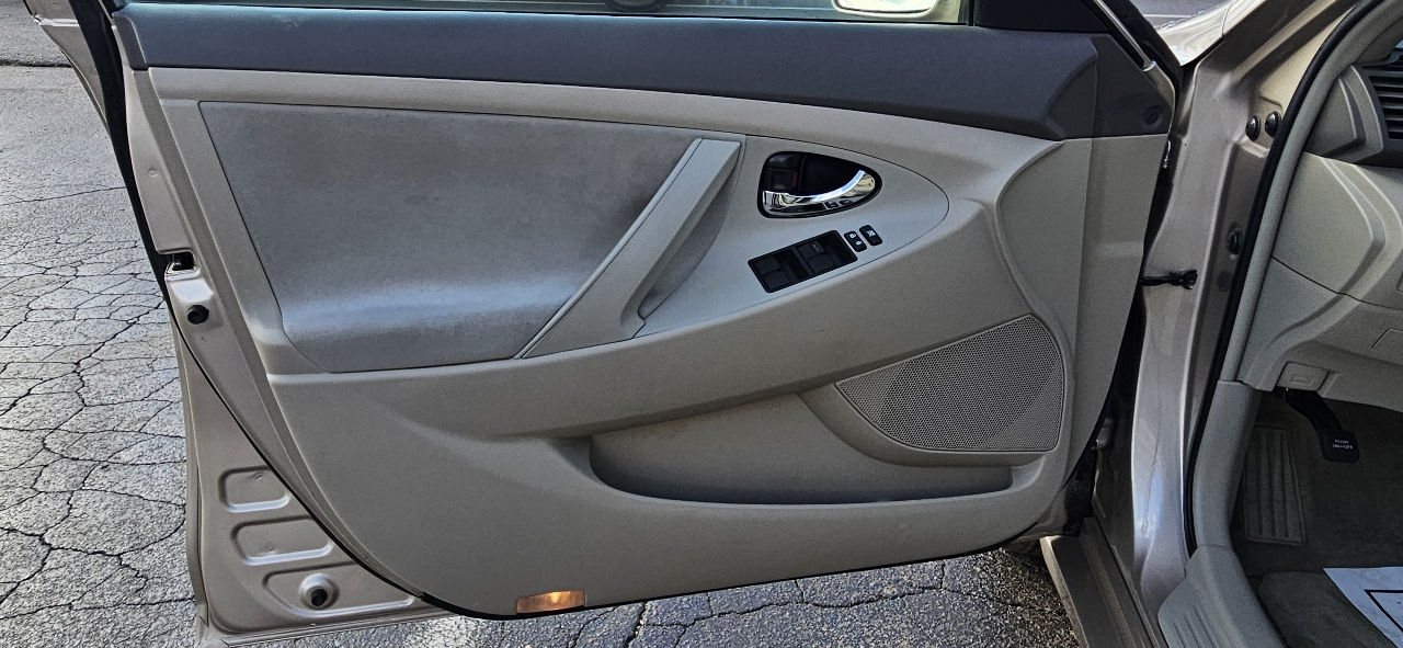 Toyota Camry 4dr Sdn V6 Auto LE (Natl) 2007