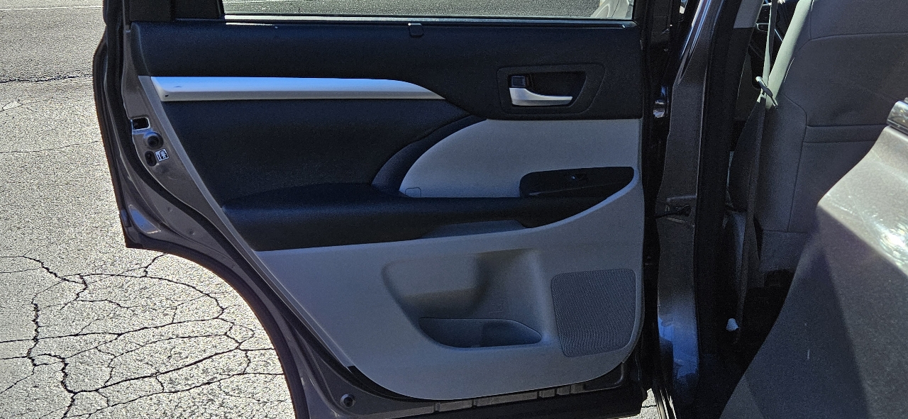 Toyota Highlander AWD 4dr V6 XLE (Natl) 2014