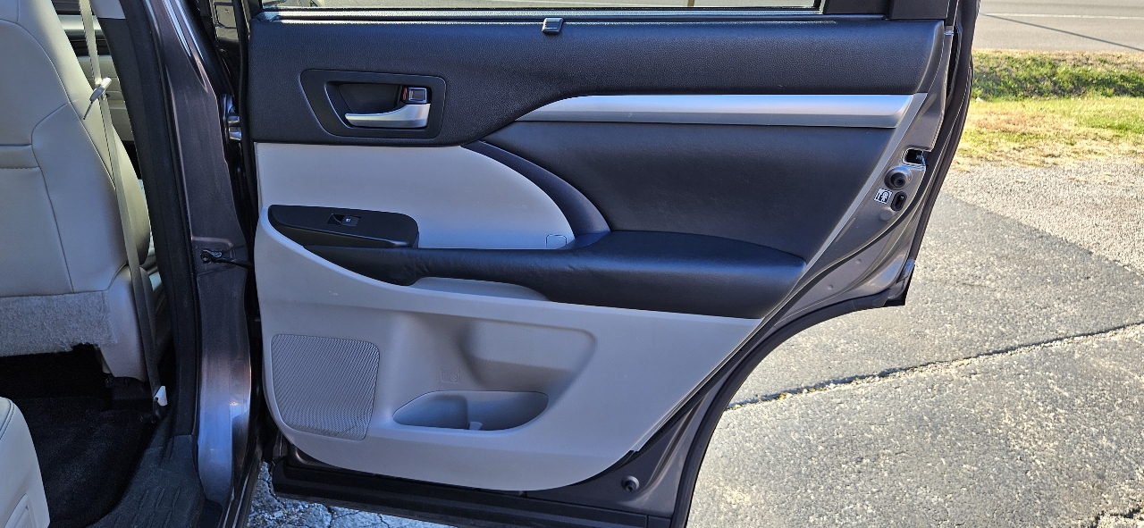 Toyota Highlander AWD 4dr V6 XLE (Natl) 2014