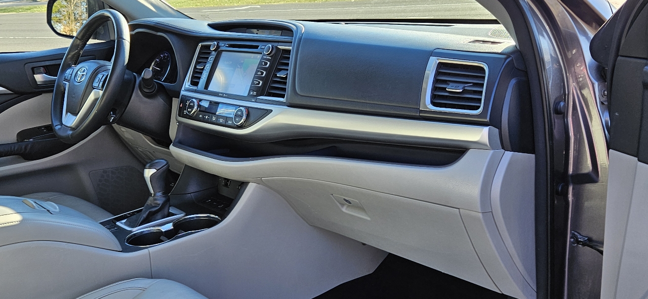 Toyota Highlander AWD 4dr V6 XLE (Natl) 2014