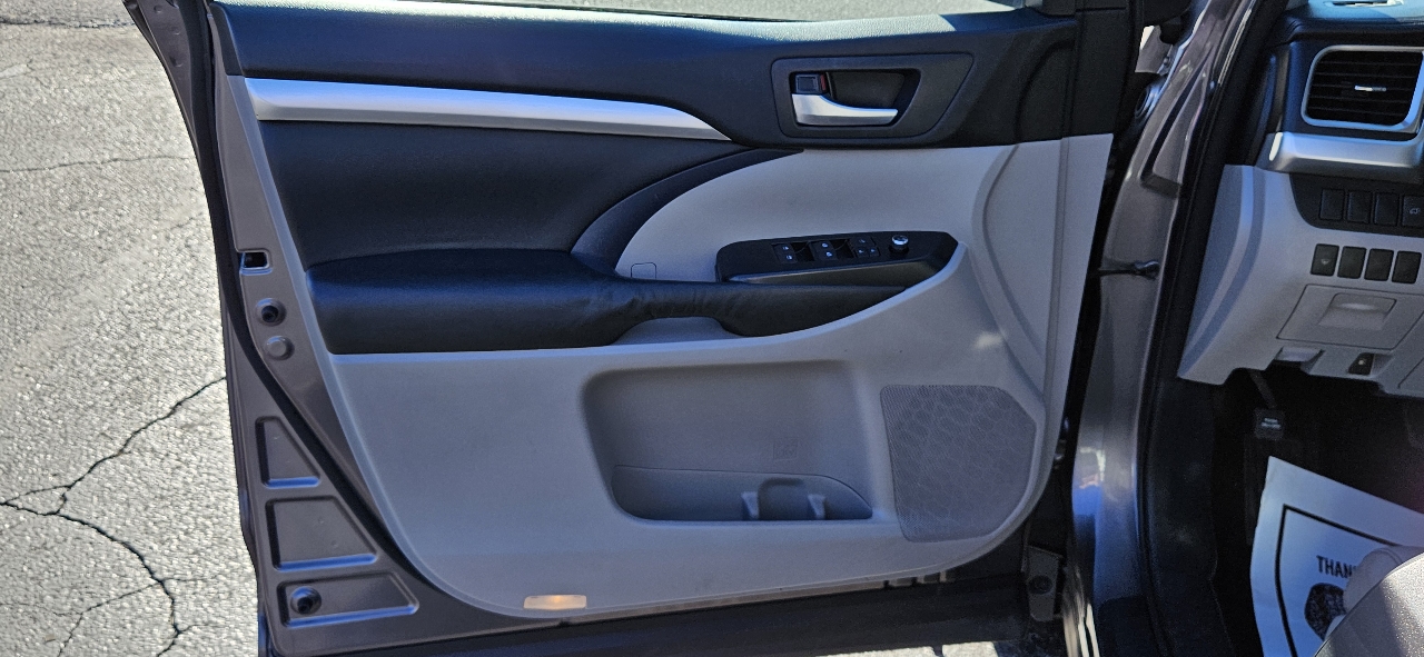 Toyota Highlander AWD 4dr V6 XLE (Natl) 2014