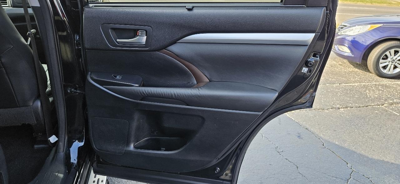 Toyota Highlander FWD 4dr V6 XLE (Natl) 2015