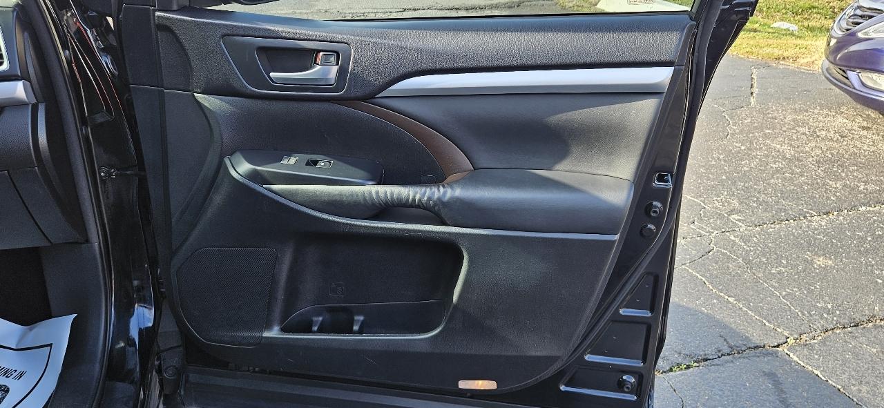 Toyota Highlander FWD 4dr V6 XLE (Natl) 2015