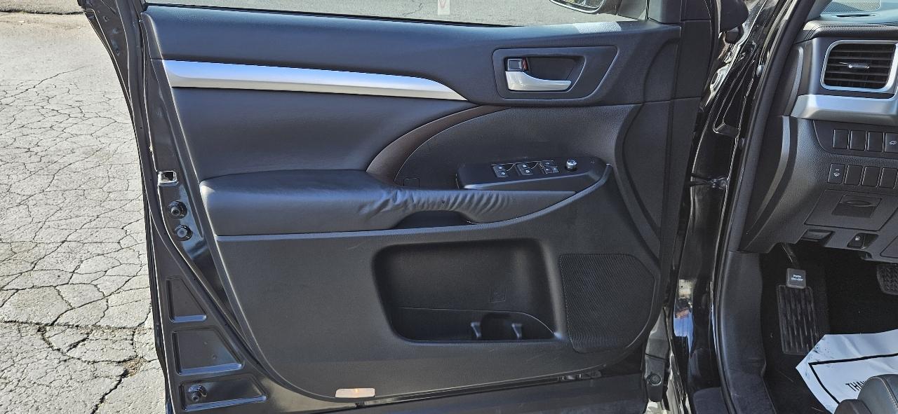 Toyota Highlander FWD 4dr V6 XLE (Natl) 2015