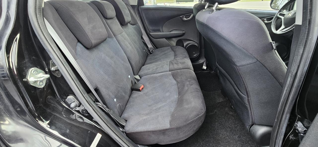 Honda Fit 5dr HB Auto Sport 2011