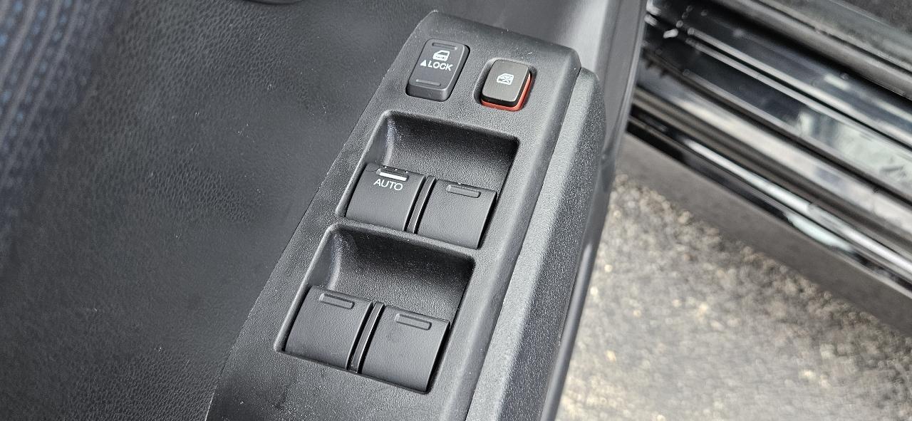 Honda Fit 5dr HB Auto Sport 2011