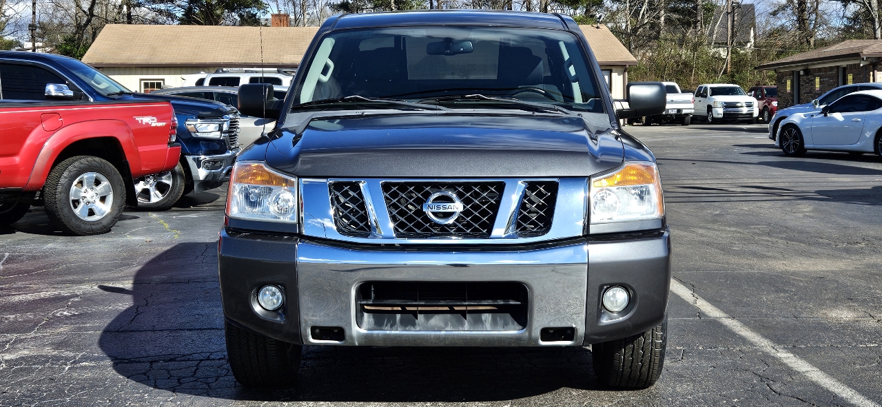 Nissan Titan 2WD Crew Cab SWB SV 2012