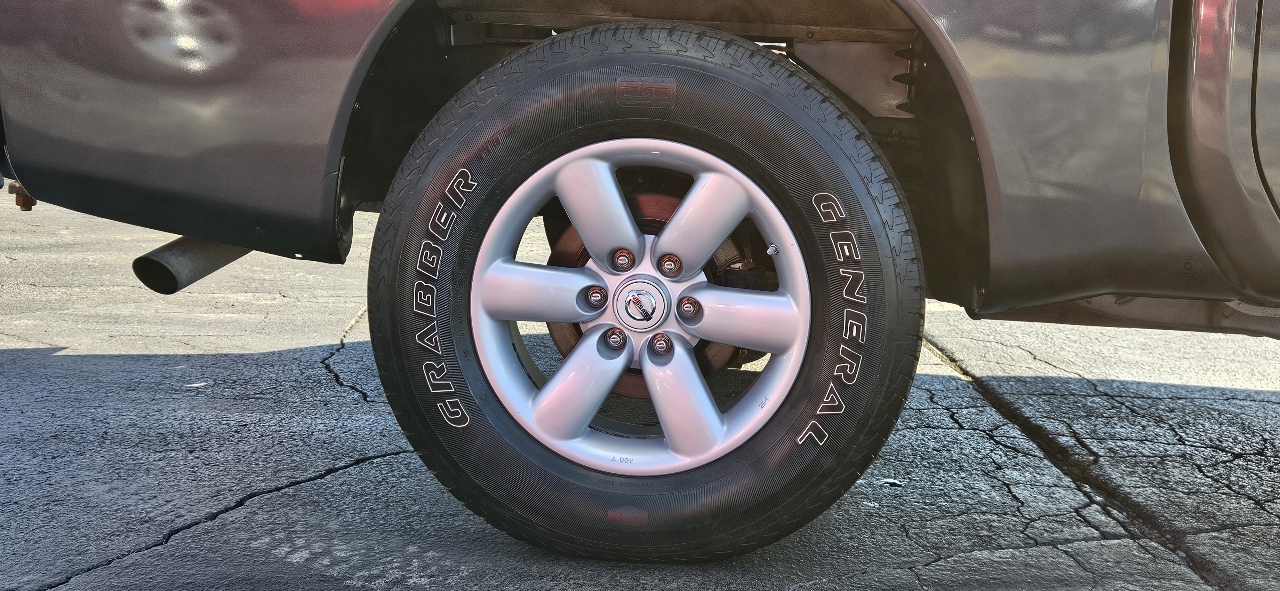 Nissan Titan 2WD Crew Cab SWB SV 2012