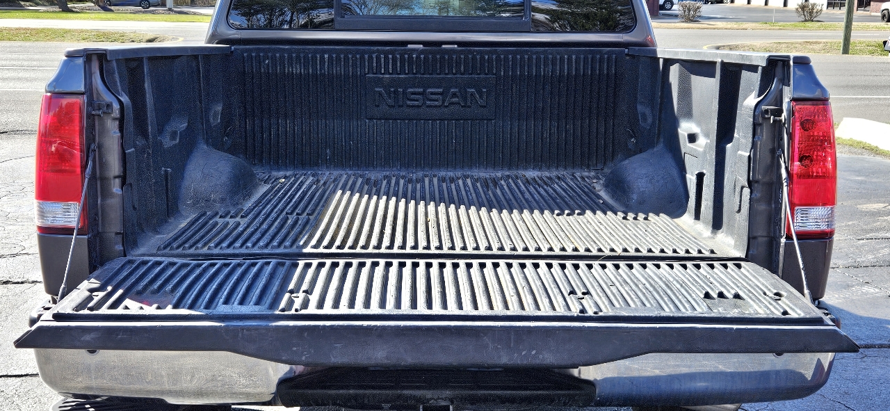 Nissan Titan 2WD Crew Cab SWB SV 2012