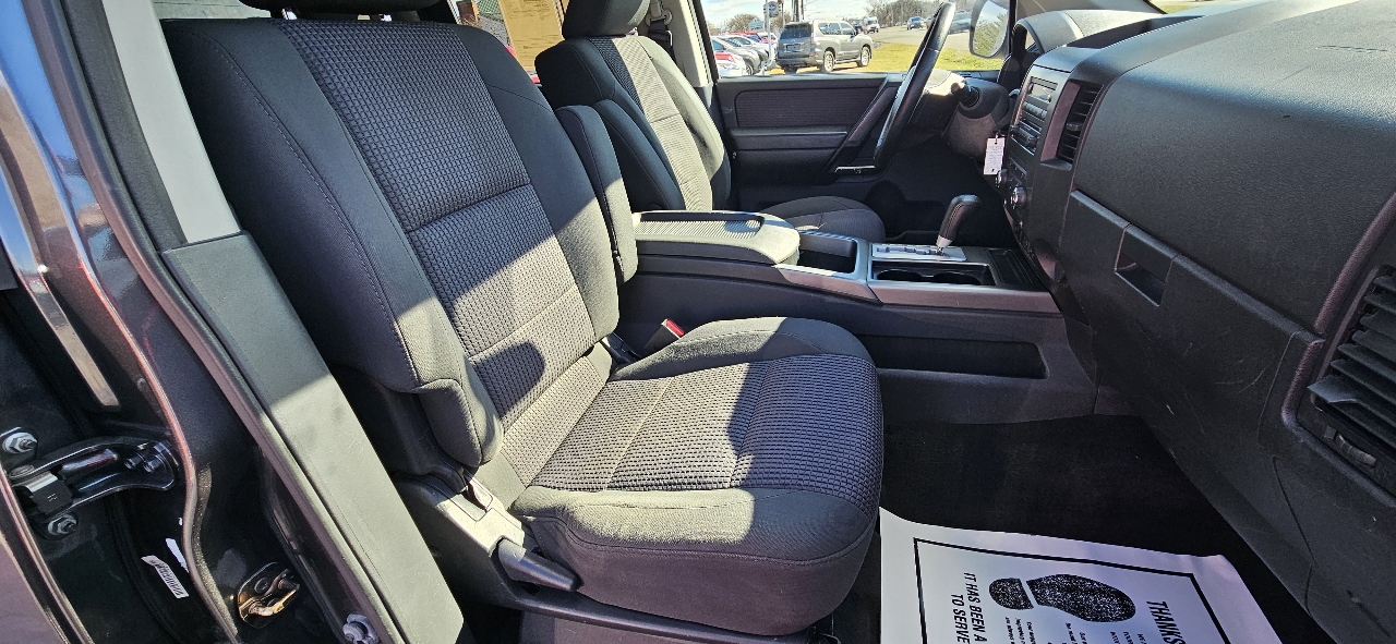 Nissan Titan 2WD Crew Cab SWB SV 2012