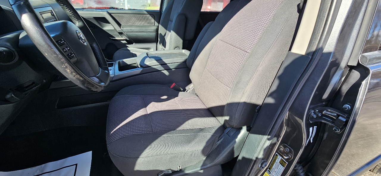 Nissan Titan 2WD Crew Cab SWB SV 2012