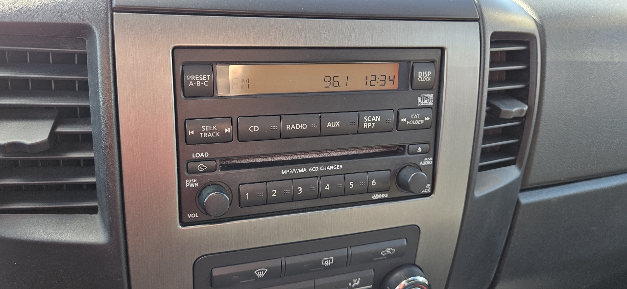 Nissan Titan 2WD Crew Cab SWB SV 2012