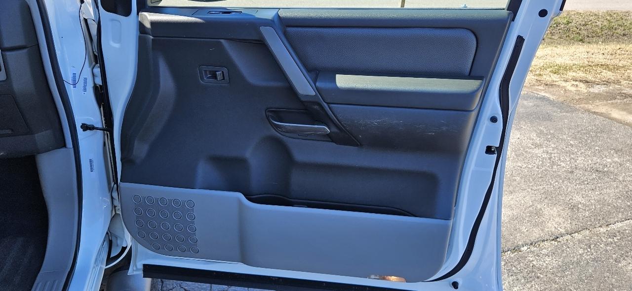 Nissan Titan LE Crew Cab 4WD 2004