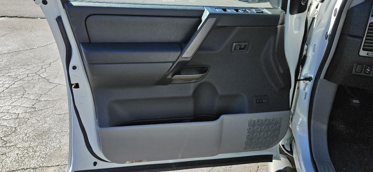 Nissan Titan LE Crew Cab 4WD 2004