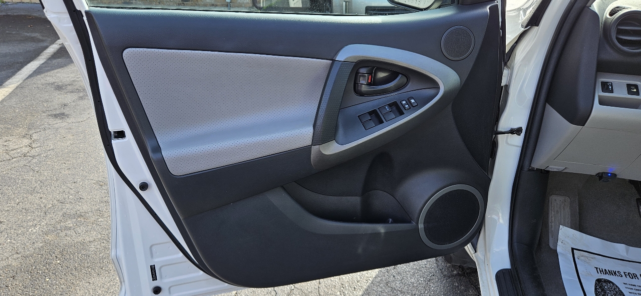 Toyota RAV4 4WD 4dr V6 Limited (Natl) 2012