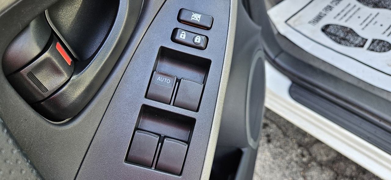 Toyota RAV4 4WD 4dr V6 Limited (Natl) 2012