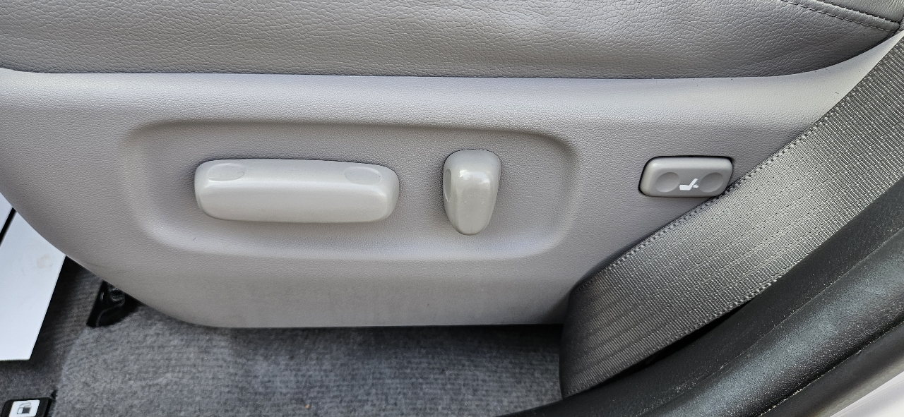 Toyota RAV4 4WD 4dr V6 Limited (Natl) 2012