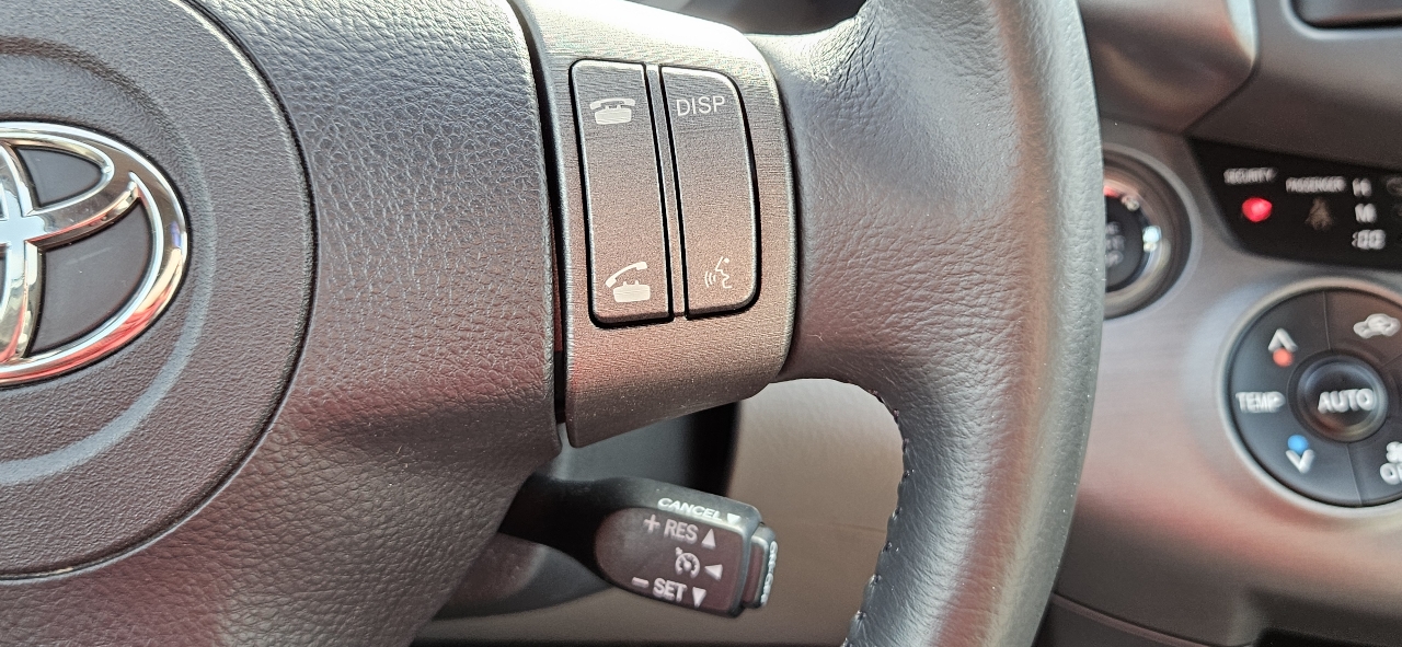 Toyota RAV4 4WD 4dr V6 Limited (Natl) 2012