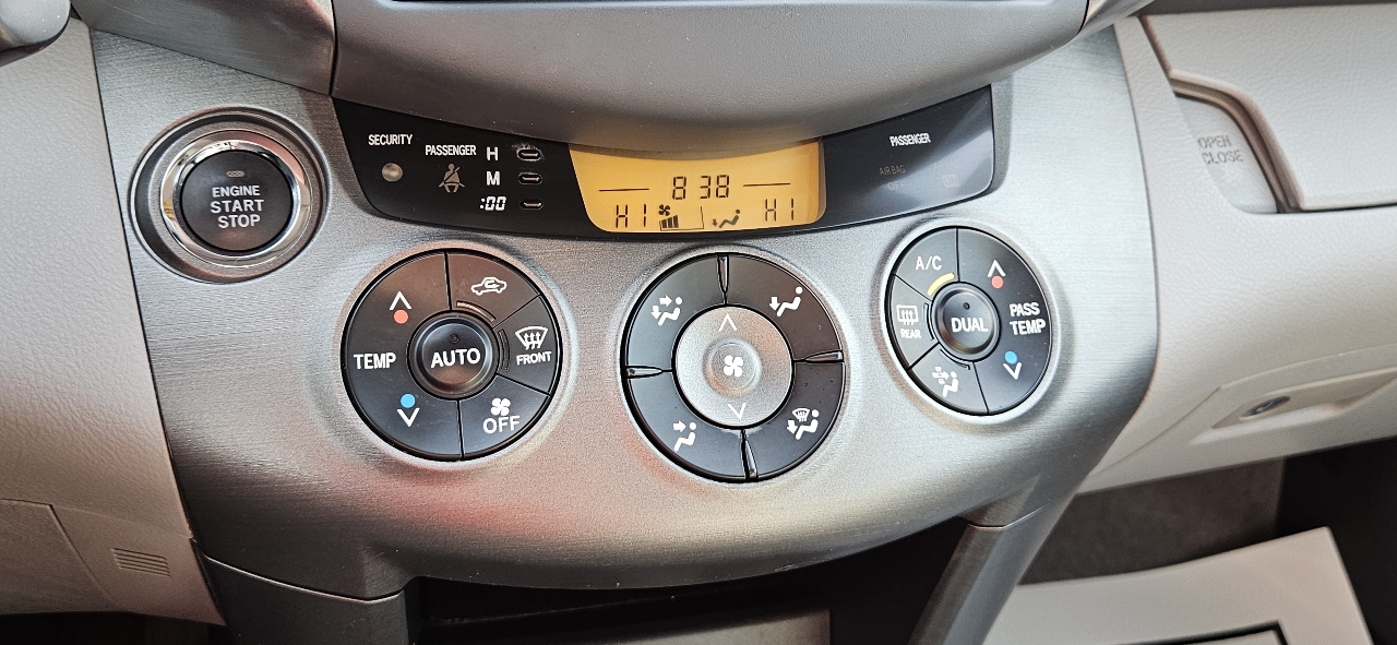 Toyota RAV4 4WD 4dr V6 Limited (Natl) 2012