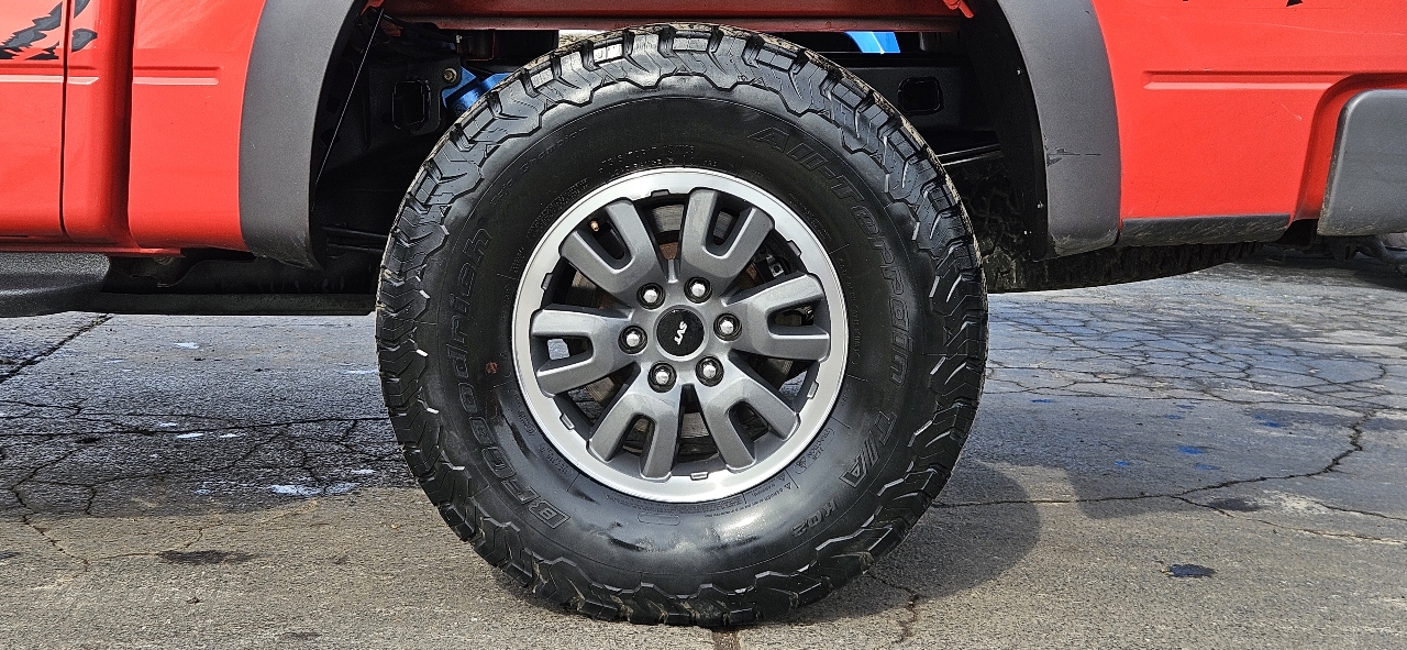 Ford F-150 4WD SuperCrew 145" SVT Raptor 2011