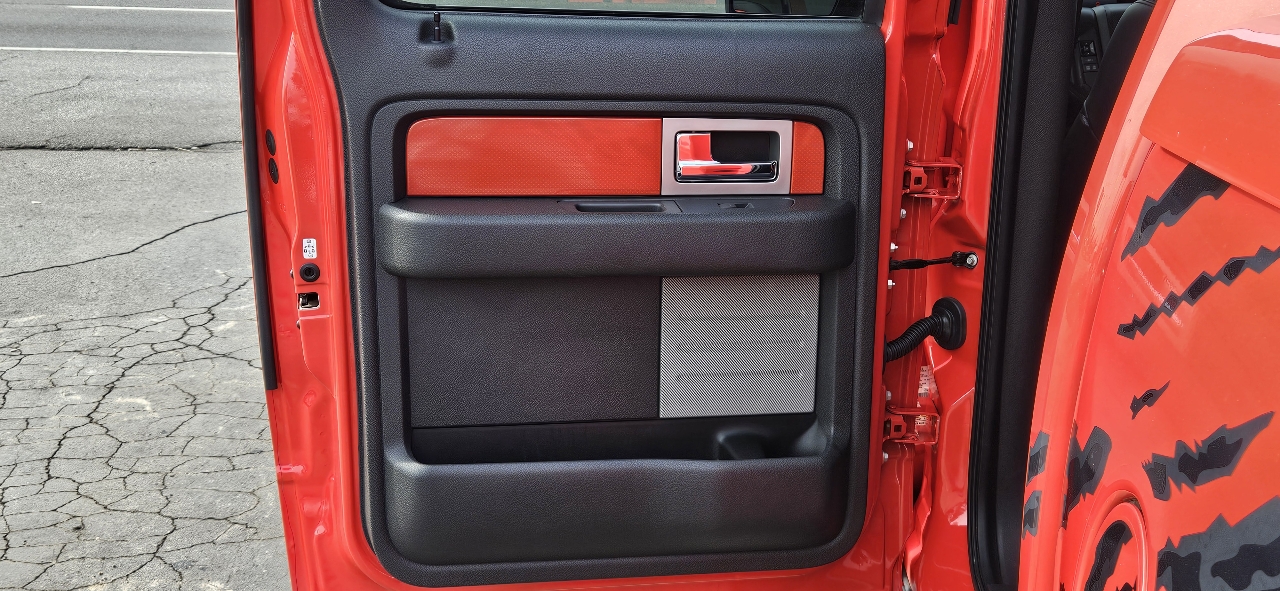 Ford F-150 4WD SuperCrew 145" SVT Raptor 2011