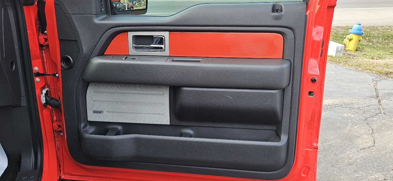 Ford F-150 4WD SuperCrew 145" SVT Raptor 2011