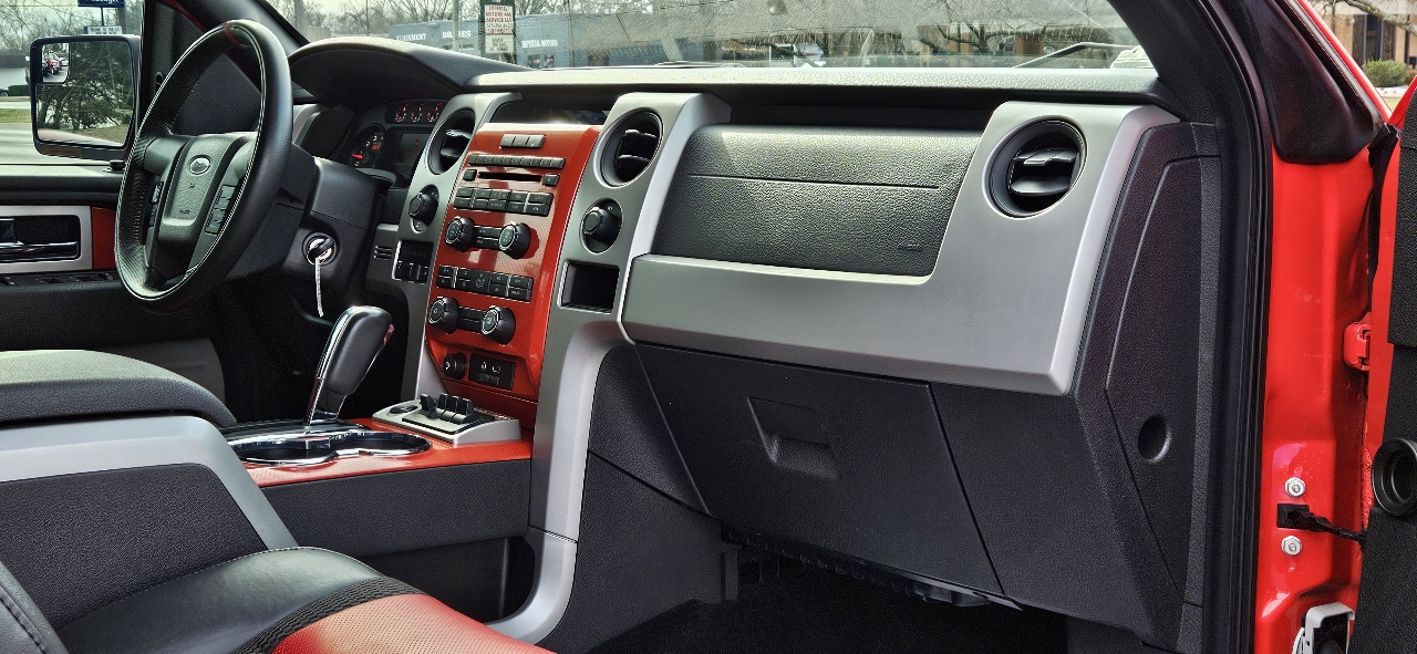 Ford F-150 4WD SuperCrew 145" SVT Raptor 2011