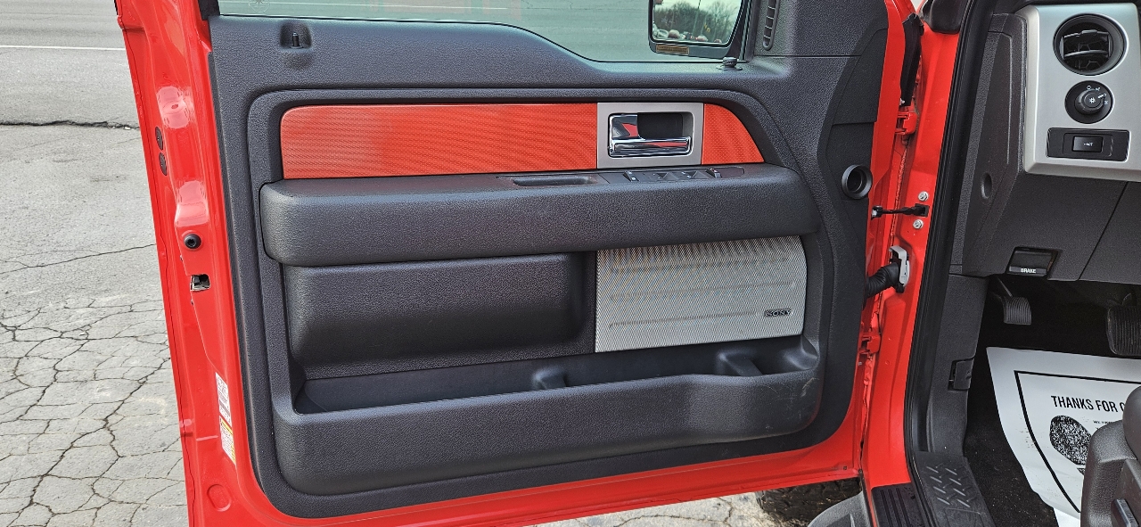 Ford F-150 4WD SuperCrew 145" SVT Raptor 2011