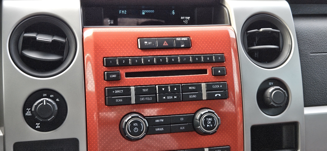 Ford F-150 4WD SuperCrew 145" SVT Raptor 2011