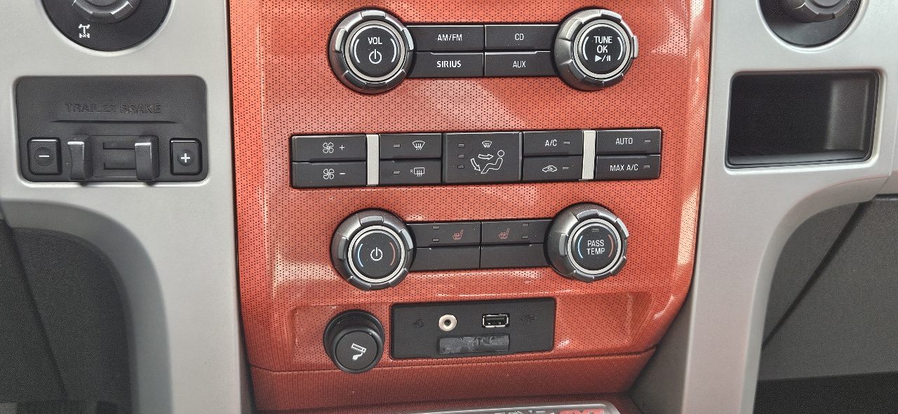 Ford F-150 4WD SuperCrew 145" SVT Raptor 2011