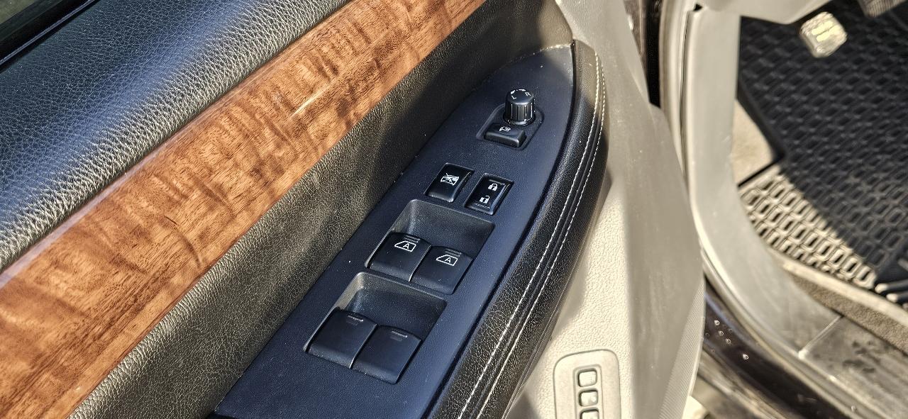 Nissan Armada 2WD 4dr Platinum 2014