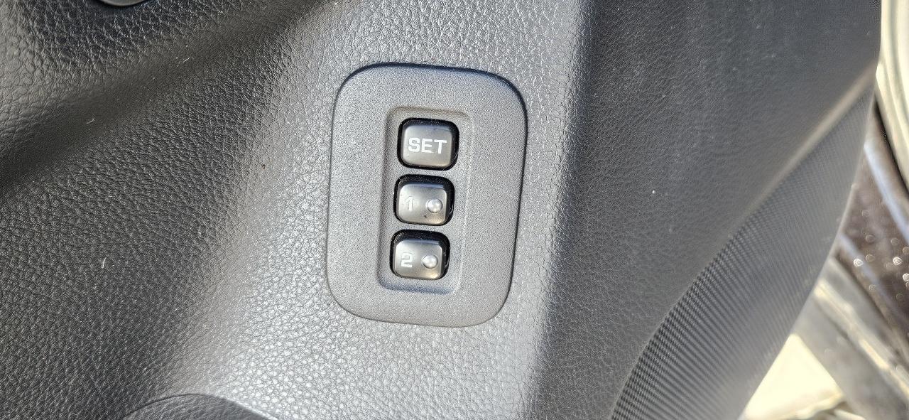 Nissan Armada 2WD 4dr Platinum 2014