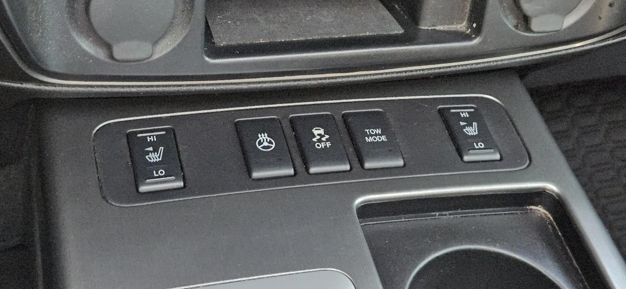 Nissan Armada 2WD 4dr Platinum 2014