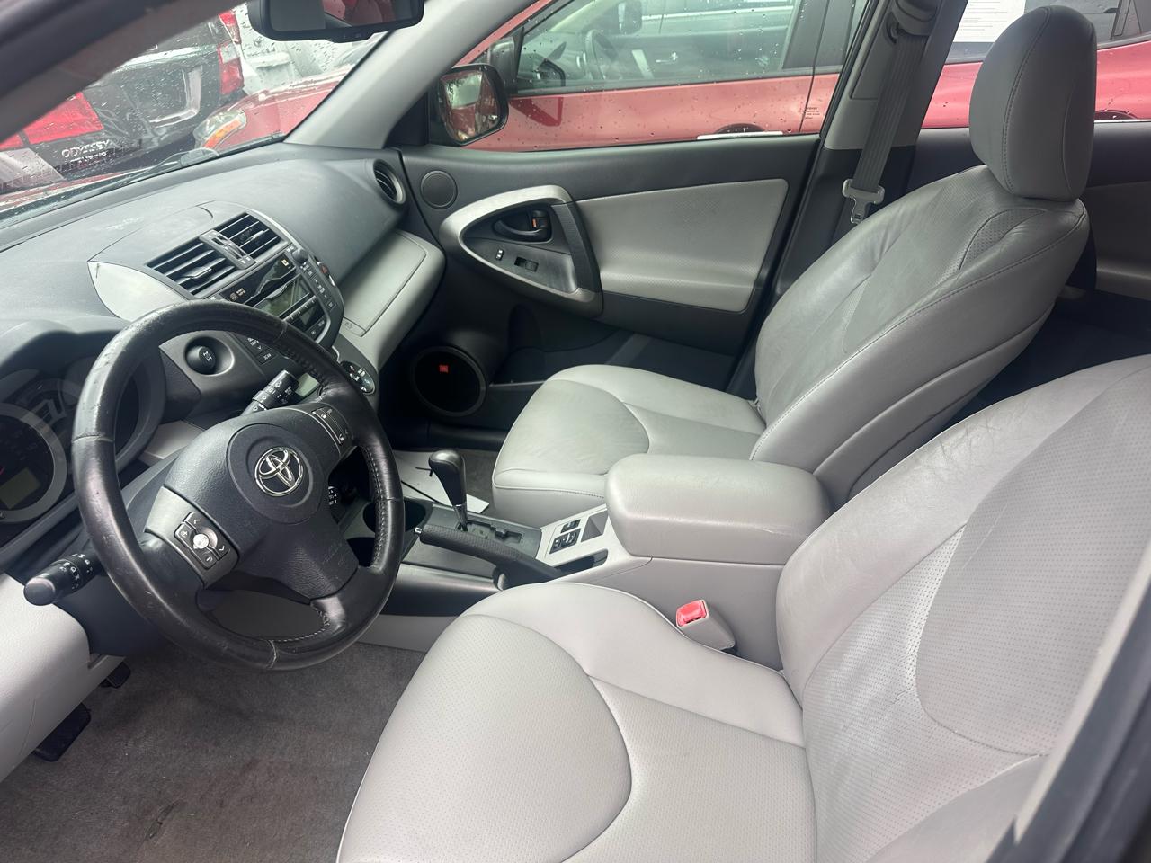 Toyota RAV4 4WD 4dr V6 5-Spd AT Ltd (Natl) 2011