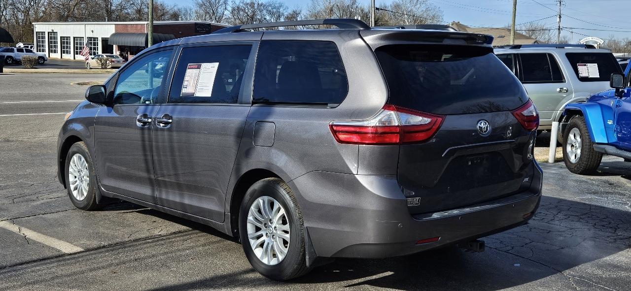 Toyota Sienna XLE Auto Access Seat FWD 7-Passenger (Natl) 2017