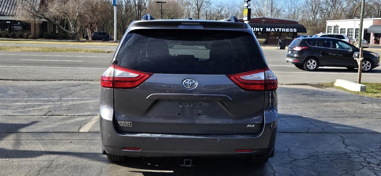 Toyota Sienna XLE Auto Access Seat FWD 7-Passenger (Natl) 2017