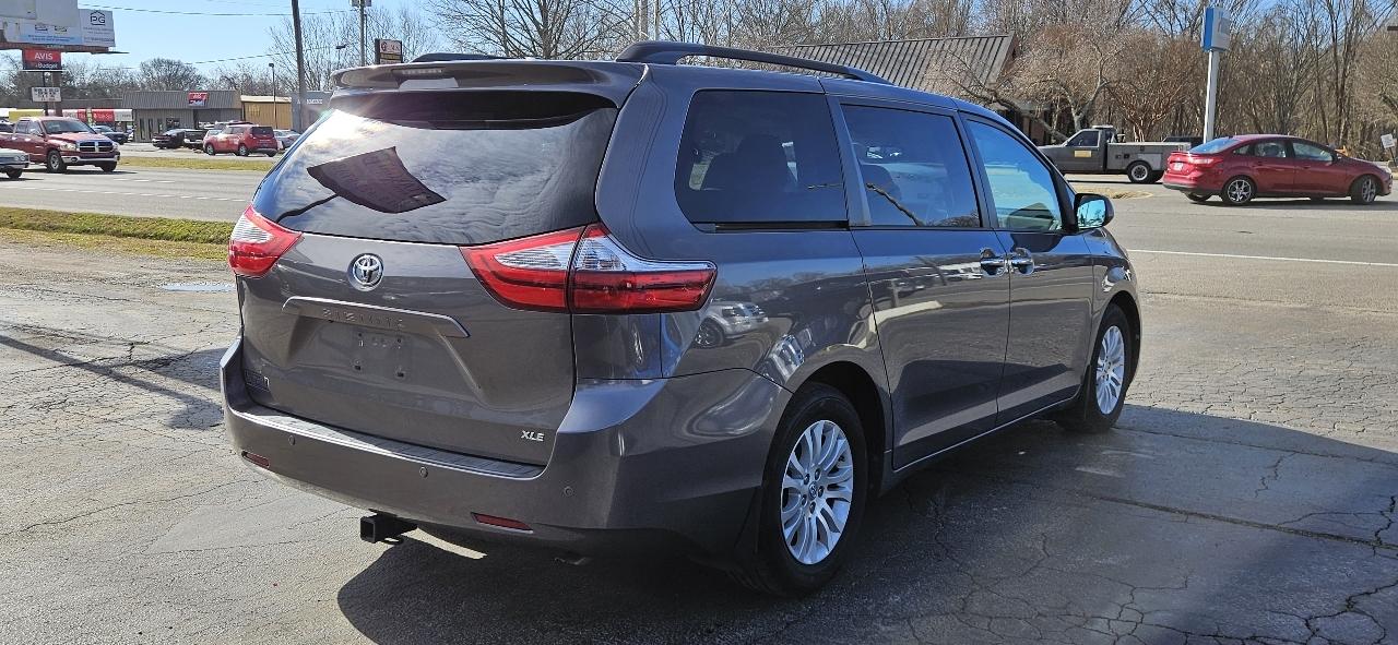 Toyota Sienna XLE Auto Access Seat FWD 7-Passenger (Natl) 2017