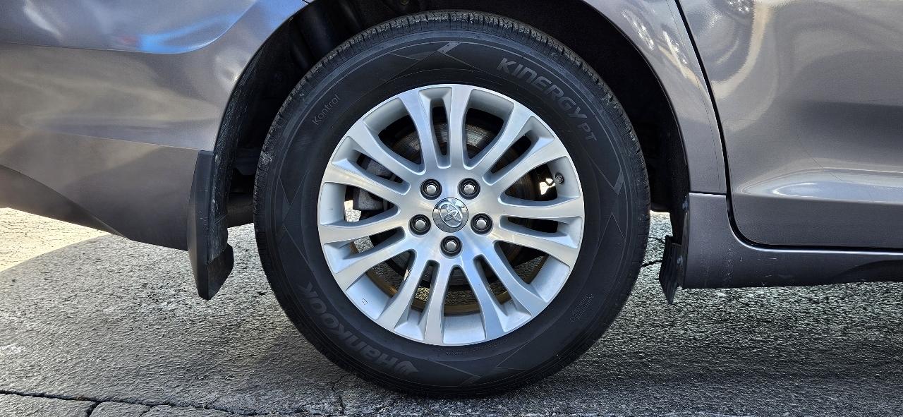 Toyota Sienna XLE Auto Access Seat FWD 7-Passenger (Natl) 2017