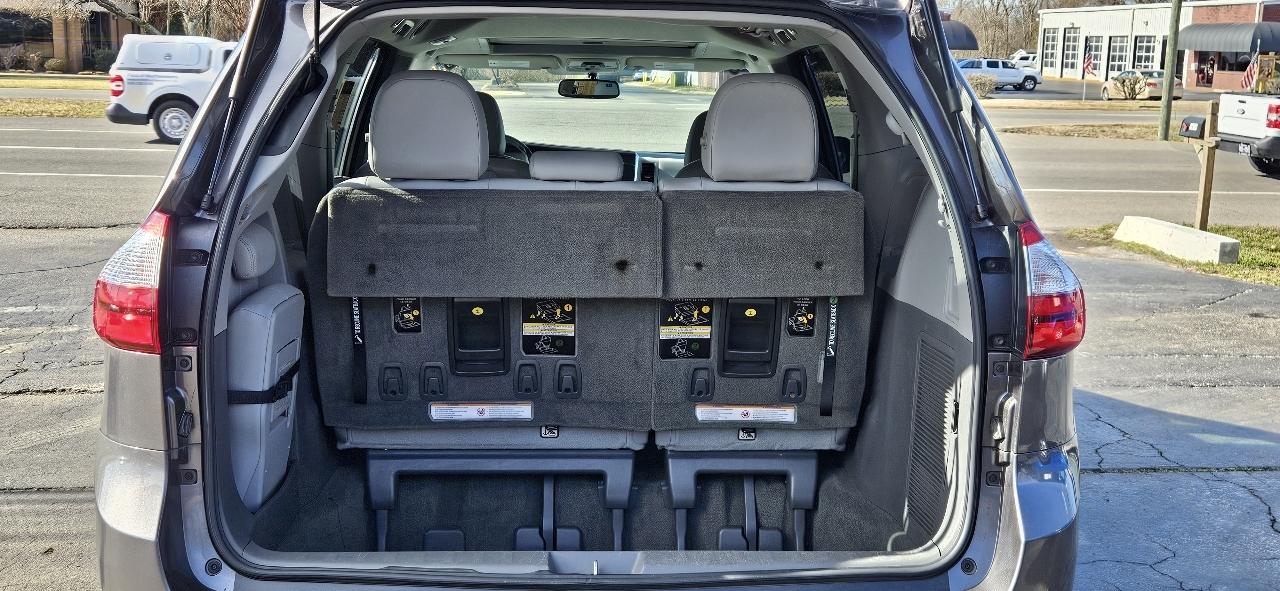 Toyota Sienna XLE Auto Access Seat FWD 7-Passenger (Natl) 2017