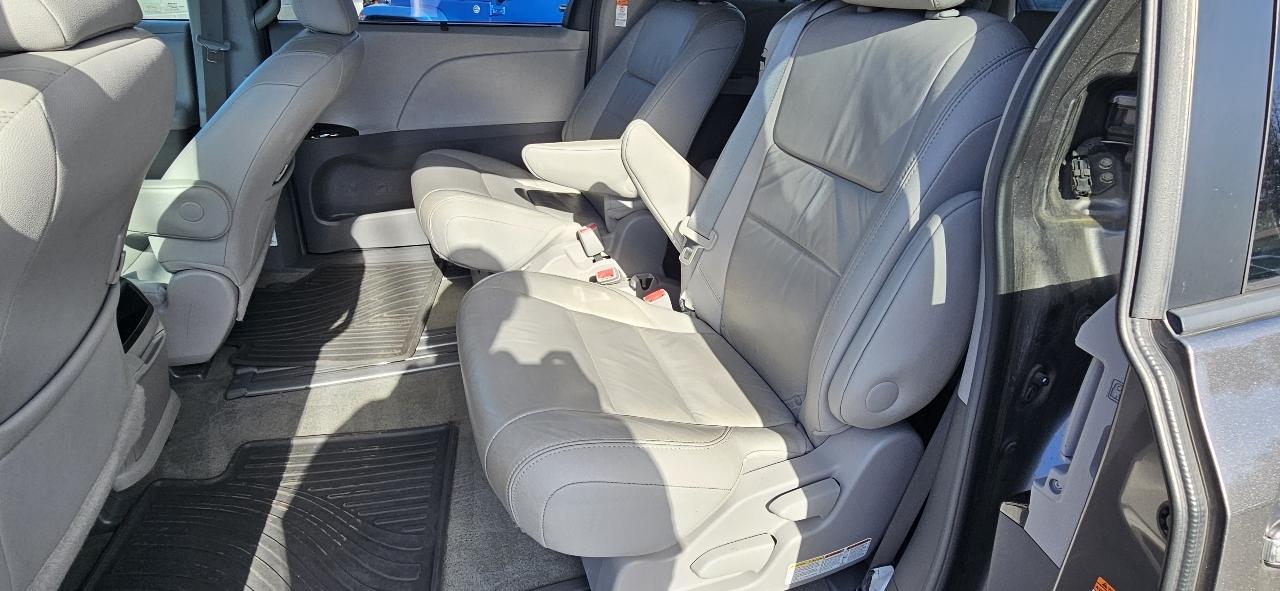 Toyota Sienna XLE Auto Access Seat FWD 7-Passenger (Natl) 2017