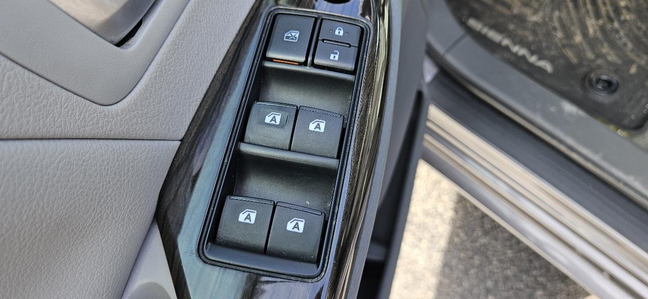 Toyota Sienna XLE Auto Access Seat FWD 7-Passenger (Natl) 2017